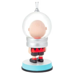 Hallmark -Hallmark Peanuts Charlie Brown Figurine Big Dreams Snow Globe 1PAJ3548 02